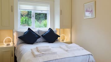 3 bedrooms, free WiFi, bed sheets