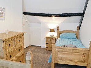 5 bedrooms, free WiFi, bed sheets - 5 bedroom accommodation in Trawsfynydd, near Blaenau Ffestiniog (Trawsfynydd, near Blaenau Ffestiniog)