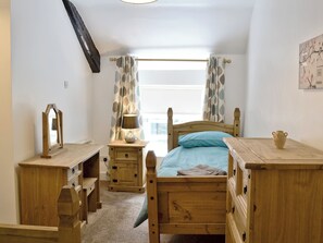 5 bedrooms, free WiFi, bed sheets - 5 bedroom accommodation in Trawsfynydd, near Blaenau Ffestiniog (Trawsfynydd, near Blaenau Ffestiniog)