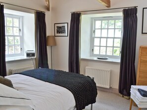 3 bedrooms, free WiFi, bed sheets