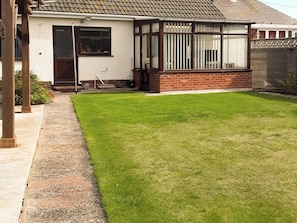 Exterior - 2 bedroom accommodation in Towyn, near Rhyl (Towyn, near Rhyl)