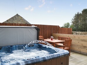 Outdoor dining - 2 bedroom accommodation in Longdyke, near Morpeth (Longdyke, near Morpeth)