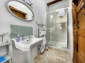 Towels - 1 bedroom accommodation in Pennerley, Minsterley (Pennerley, Minsterley)