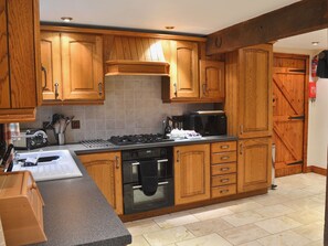 Dishwasher, highchair - 4 bedroom accommodation in Brigham (Brigham)