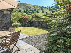 Outdoor dining - 1 bedroom accommodation in Near Dolgellau (Near Dolgellau)