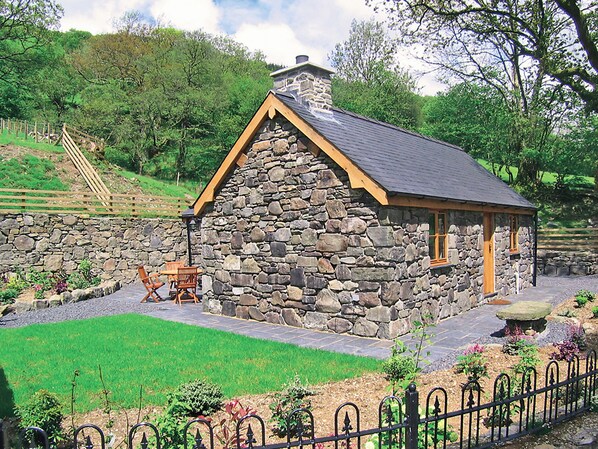 Exterior - 1 bedroom accommodation in Near Dolgellau (Near Dolgellau)