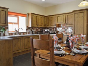 Dining - 2 bedroom accommodation in Talybont, near Aberystwyth (Talybont, near Aberystwyth)
