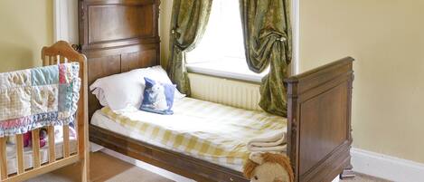 7 bedrooms, free WiFi, bed sheets