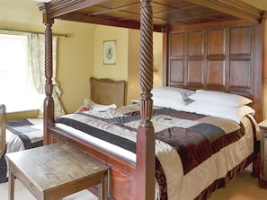 7 bedrooms, free WiFi, bed sheets