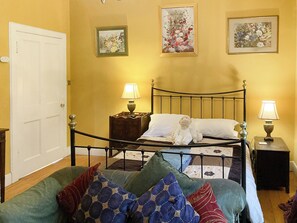 7 bedrooms, WiFi (free), bed sheets - Lochside Garden House - S4484 (Town Yetholm, near Kelso)