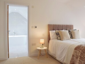 3 chambres, Wi-Fi gratuit, draps fournis