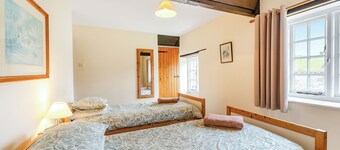 Granary Cottage - E5634