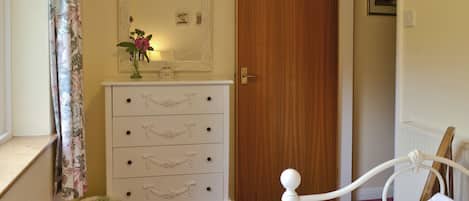 4 bedrooms, free WiFi, bed sheets