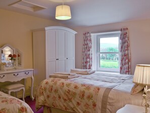 4 bedrooms, free WiFi, bed sheets - 4 bedroom accommodation in Watermillock, Ullswater (Watermillock, Ullswater)