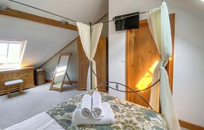 3 quartos, Wi-Fi de cortesia, roupa de cama