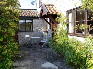 Outdoor dining - 2 bedroom accommodation in Knole (Knole)