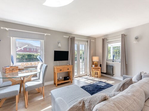 Water's Edge Holiday Home