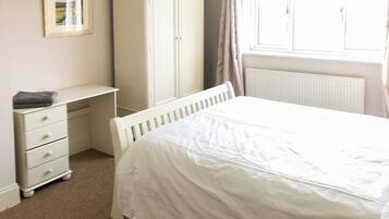 5 bedrooms, free WiFi, bed sheets