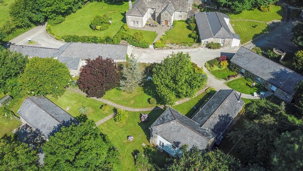 An aerial view of a large estate with multiple buildings, including a main house with a stone facade and several smaller structures. - 3 bedroom accommodation in Advent (Advent)