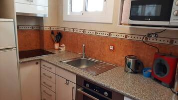 Fridge, microwave, oven, coffee/tea maker