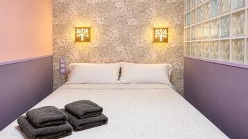 2 bedrooms, iron/ironing board, internet, bed sheets