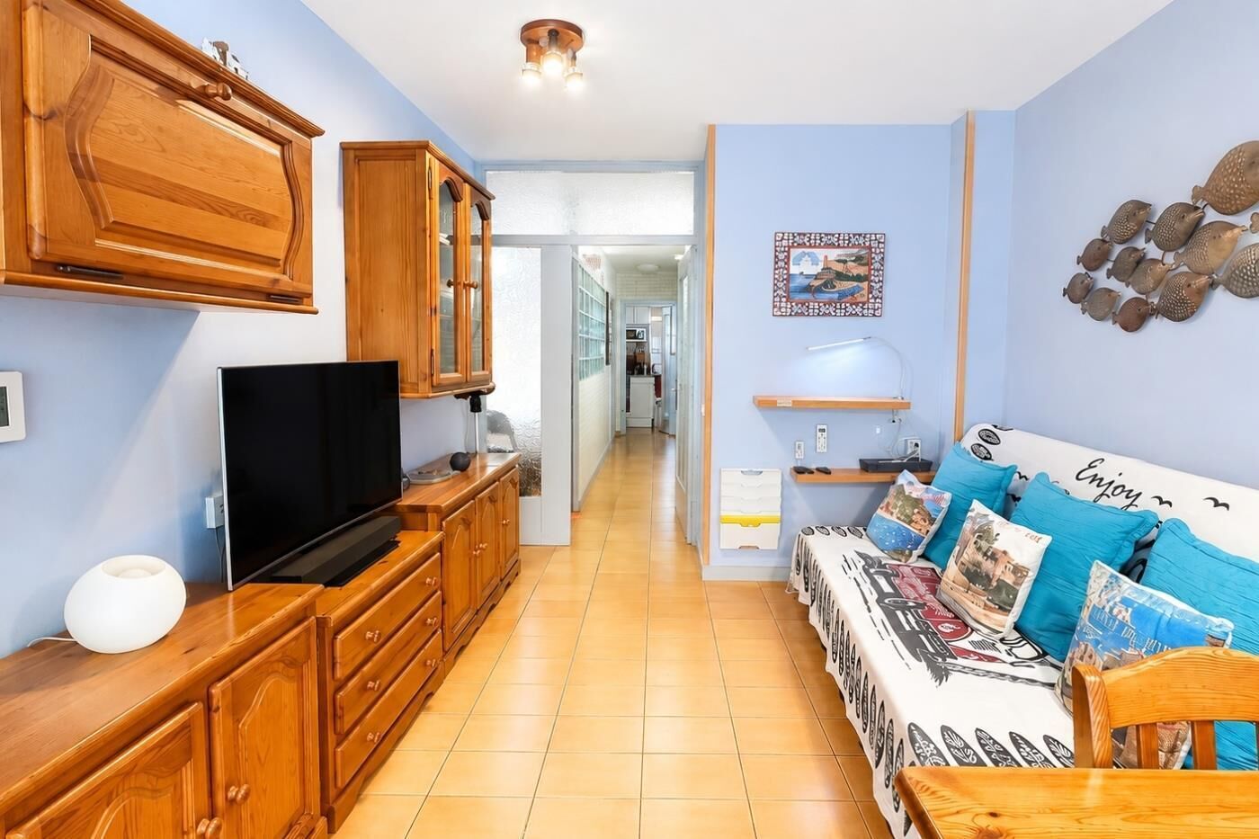 2 bedrooms, iron/ironing board, internet, bed sheets