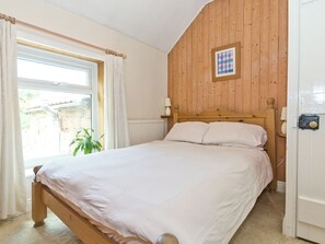 2 bedrooms, free WiFi, bed sheets - 2 bedroom accommodation in Staithes, Cleveland (Staithes, Cleveland)