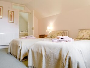 3 bedrooms, free WiFi, bed sheets - White Hill Farm Cottage (Wonastow, near Monmouth)