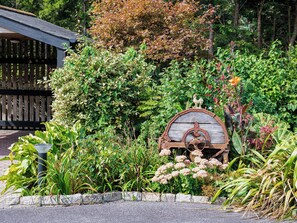 Property grounds - 1 bedroom accommodation in Ruthvoes, near St Columb (Ruthvoes, near St Columb)