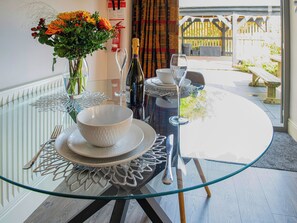 Dining - 1 bedroom accommodation in Ruthvoes, near St Columb (Ruthvoes, near St Columb)