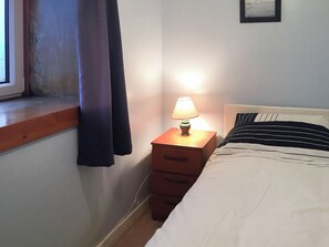 3 bedrooms, free WiFi, bed sheets - 3 bedroom accommodation in Carragrich, near Tarbert, Isle of Harris (Carragrich, near Tarbert, Isle of Harris)