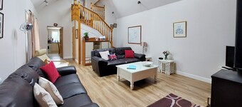 Peacock Barn - E5479