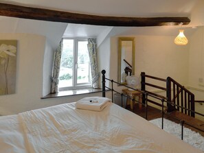 1 bedroom, bed sheets