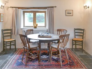 Dining - 3 bedroom accommodation in St Gennys, Bude (St Gennys, Bude)