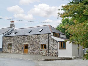 Exterior - 3 bedroom accommodation in St Gennys, Bude (St Gennys, Bude)