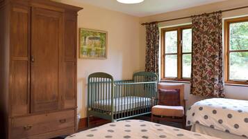 2 bedrooms, bed sheets