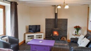 Living area - 3 bedroom accommodation in Llanynghenedl, near Holyhead (Llanynghenedl, near Holyhead)