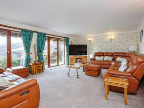 Living area - 5 bedroom accommodation in Fearnan, near Aberfeldy (Fearnan, near Aberfeldy)