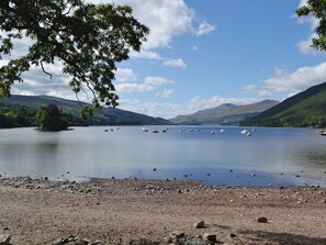 Beach - 5 bedroom accommodation in Fearnan, near Aberfeldy (Fearnan, near Aberfeldy)