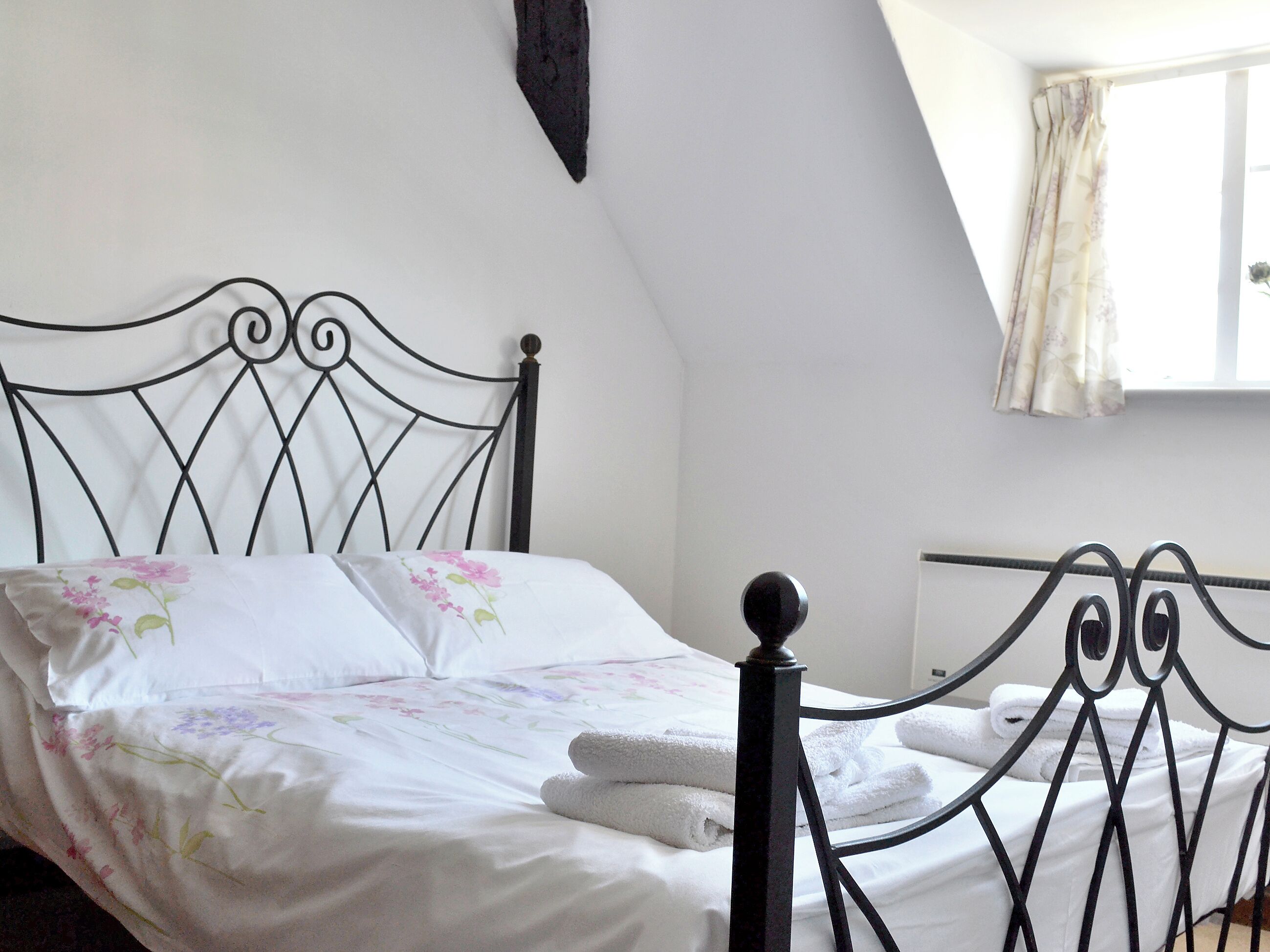 2 bedrooms, WiFi (free), bed sheets