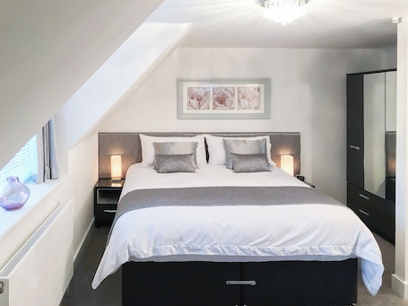 1 bedroom, free WiFi, bed sheets. 1 bedroom accommodation in Great Ryburgh, near Fakenham