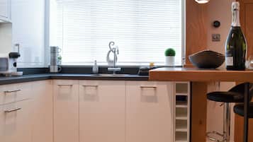 Ofen, Geschirrspüler, Gefrierschrank