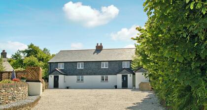 Home Park Farm Cottages A