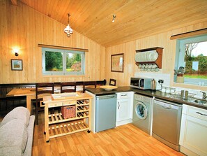 Lava-louças, cadeirão de bebê