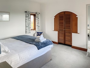 4 bedrooms, free WiFi, bed sheets