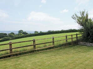 Property grounds - 4 bedroom accommodation in Felinfoel, near Kidwelly (Felinfoel, near Kidwelly)