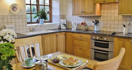 Cider Cottage - E5576