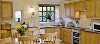 Cider Cottage - E5576