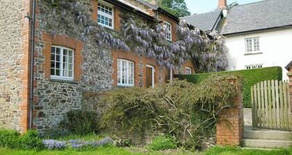 Cider Cottage - E5576