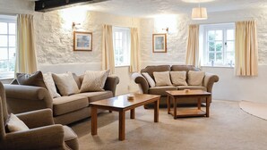 A living room with a sofa, armchairs, a coffee table, and a fireplace. - Cider Cottage - E5576 (Chittlehampton, near Umberleigh)